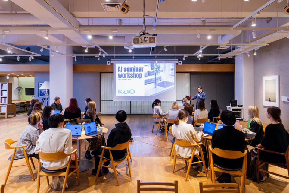 2025年の11月と12月に全2回の構成で座学と体験を組み合わせたワークショップを実施。20名の若手デザイナーが参加しました。